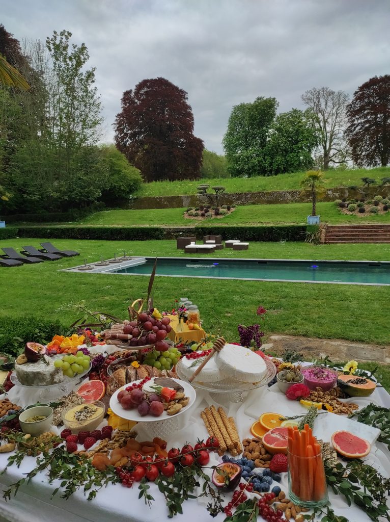 Séminaire au Château : repas buffet en terrasse